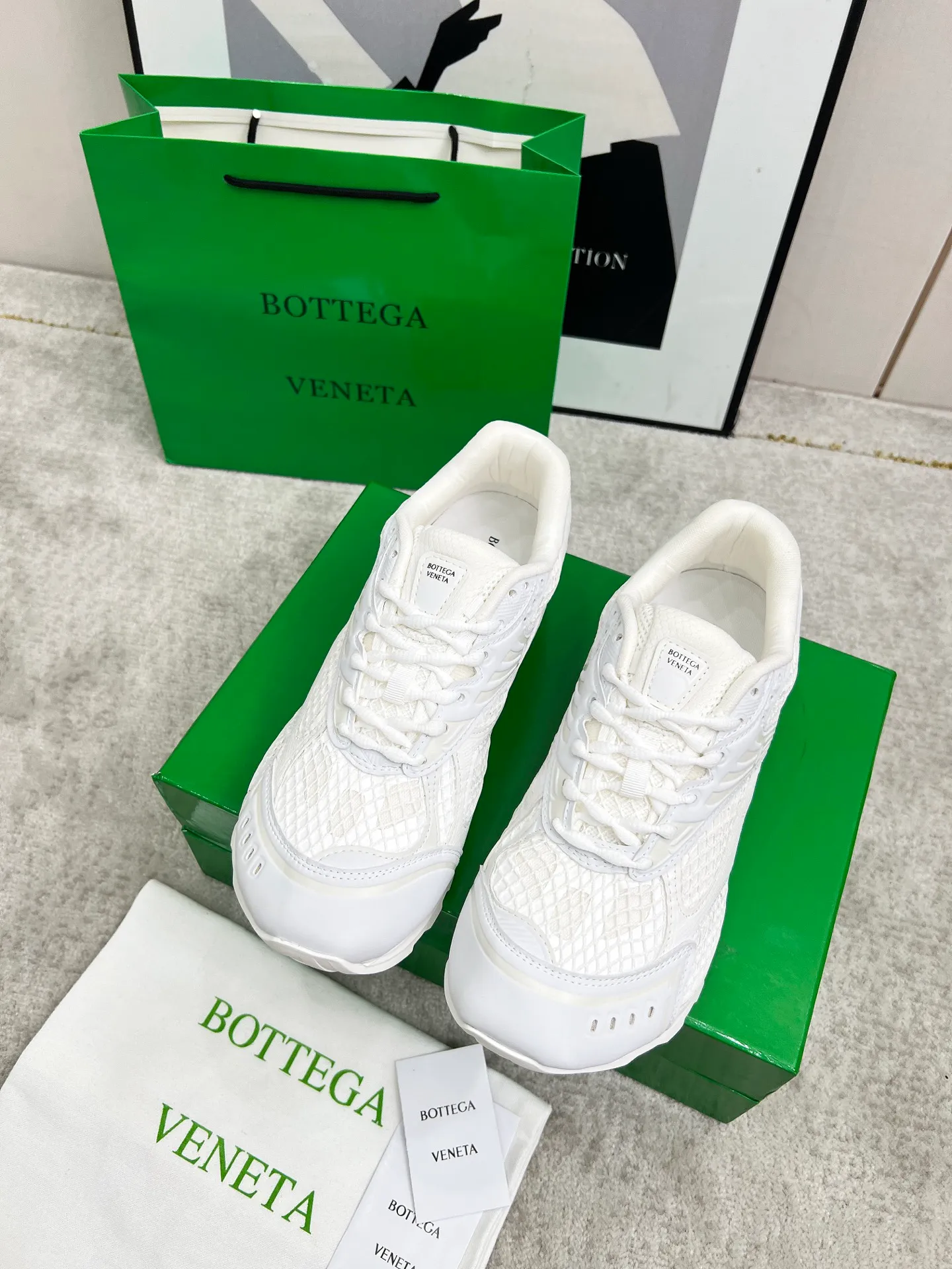 P540. Top version (couples model) Bottega Veneta Bottega Veneta 23ss autumn and winter show BV Orbit sneakers Wang Yibo's same style couples casual shoes dad shoes! Runner sneakers! Original purchase and development!  Made of original lightweight technical mesh fabric, the same as the original version! The process is complicated!  Paired with a rubber outsole designed with a geometric pattern, the high version of the Wang Zha series is actually much taller, but the legs still look slim. Very nice. Durable and playable, standard and version-matching shoe package technology, look for high-end versions. The original outsole is exclusively molded, and the color-blocked TPU outsole is used. The material and weight are the same as the original!  Size: #Female 35-41 (40 and 41 customized sizes are non-refundable) Male 39-45 (45 size customized are non-returnable and exchangeable)